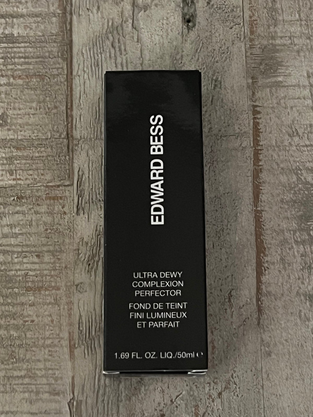 Edward Bess Ultra Dewy Complexion Perfector 01 Light 1.69 oz.