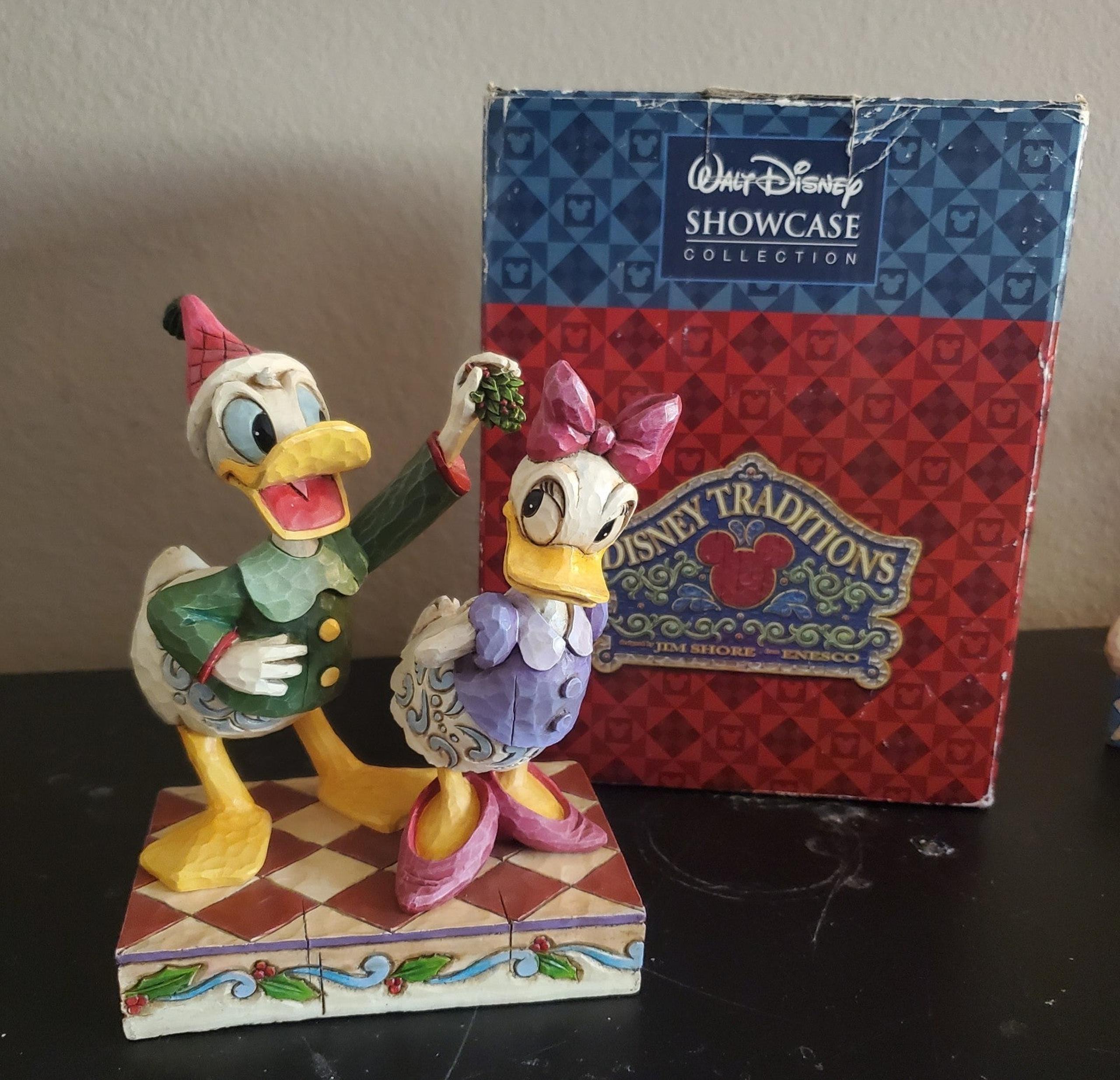 Jim Shore Disney Traditions Mistletoe Moment ~ Donald Duck and Daisy