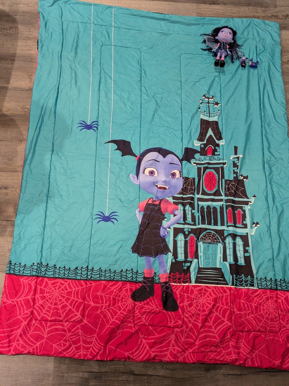 Disney Junior VAMPIRINA Twin Comforter 64 x 86 + Bonus Action Figure Doll Toys