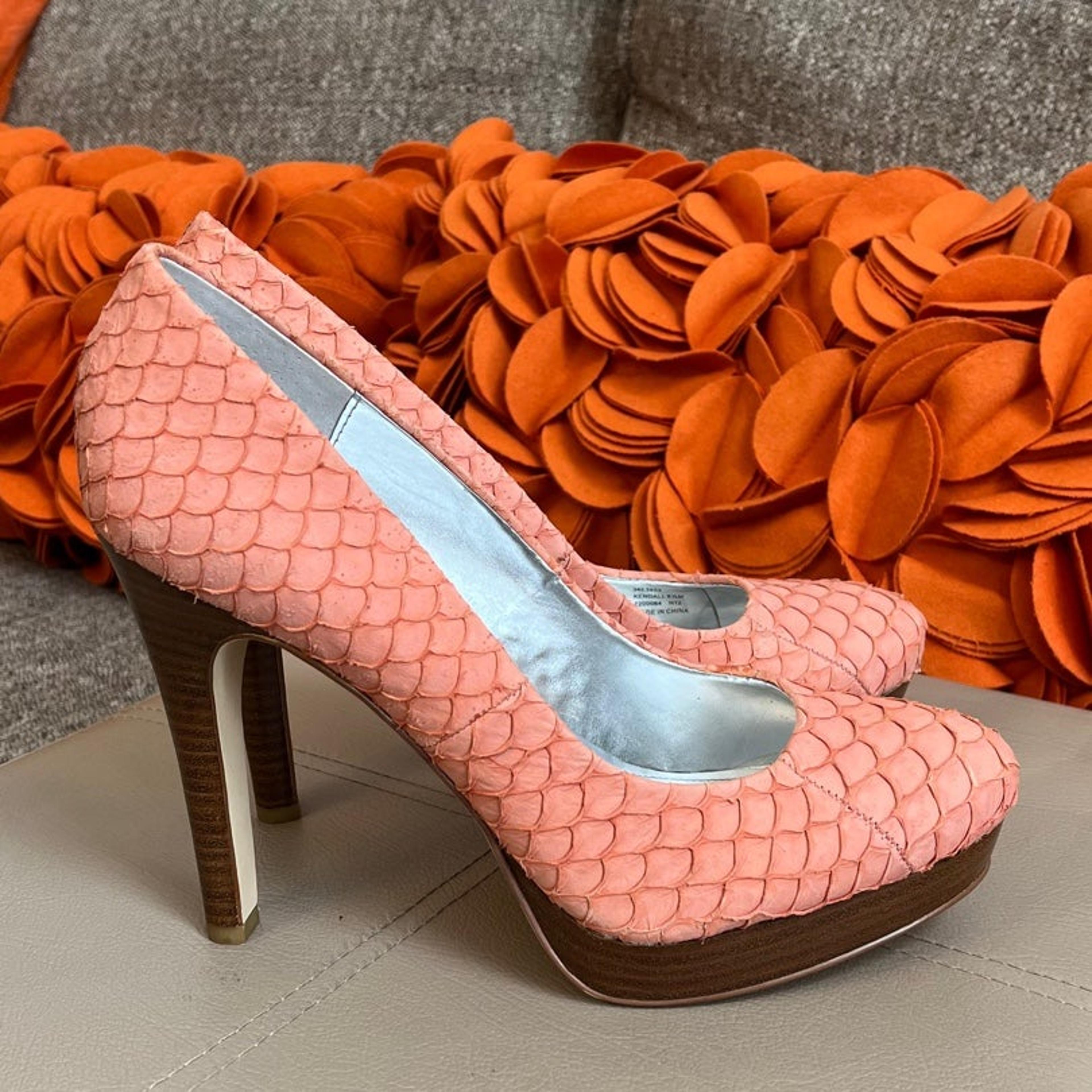 Calvin klein kendall pumps Clearance