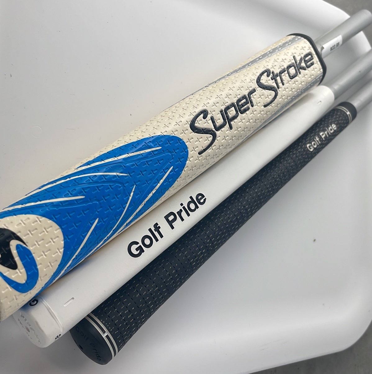 (1) Super Stroke FATSO 5.0 Putter Grip / (2) Golf Pride Grips
