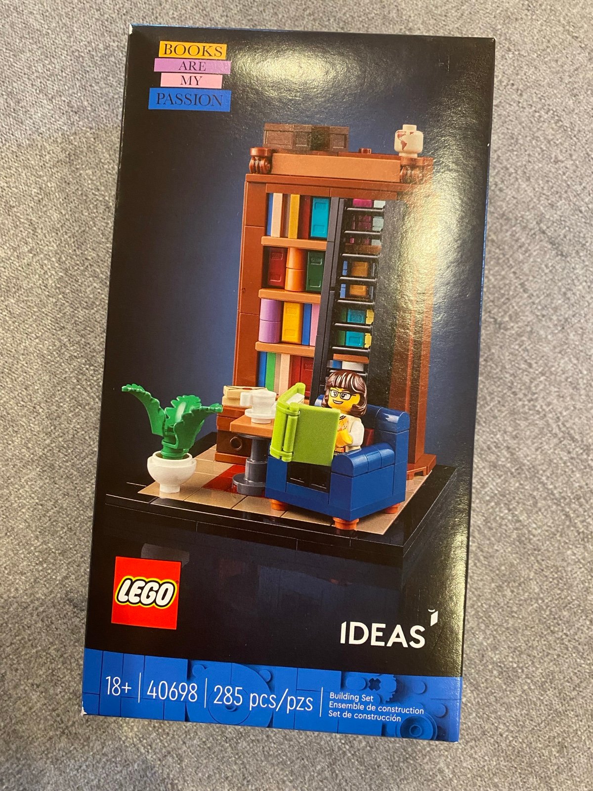 LEGO 40698 Books Are My Passion 285pcs Store Exclusive - factory sealed NIB