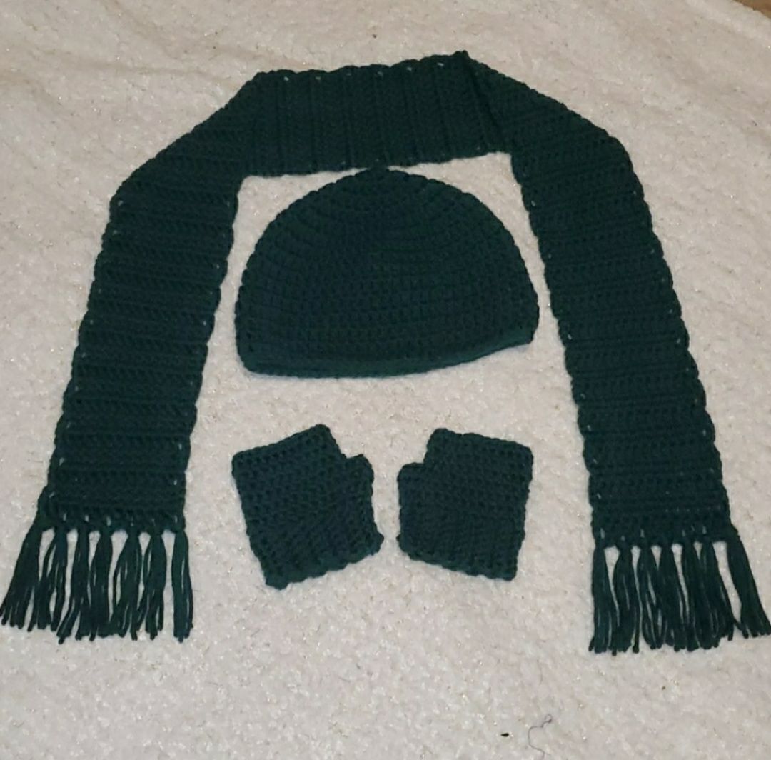 Crochet Hat, Scart, Fingerless Gloves