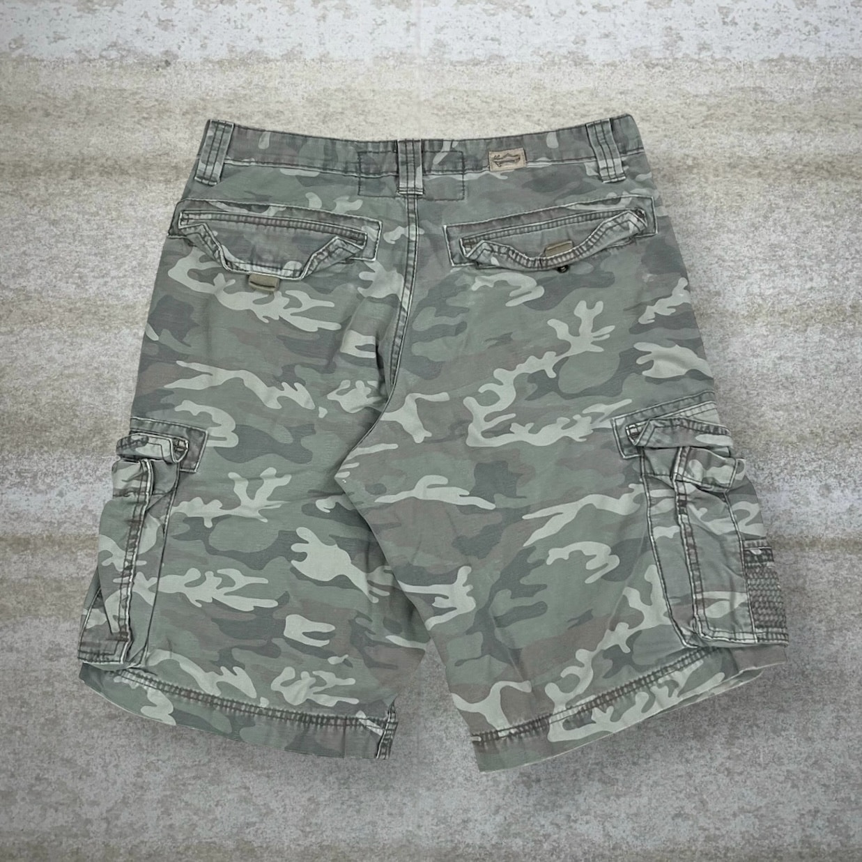 Vintage Levis Camo Cargo Shorts Baggy Wide Leg Fit Woodland 12 Inseam Y2K
