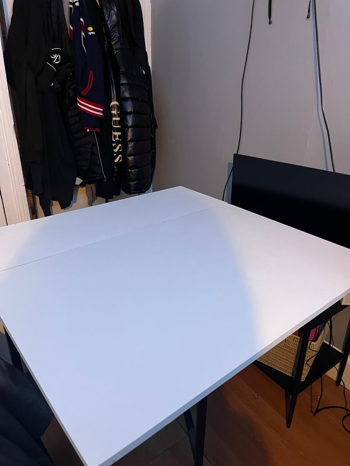 Table opens and closes to be bigger or smaller