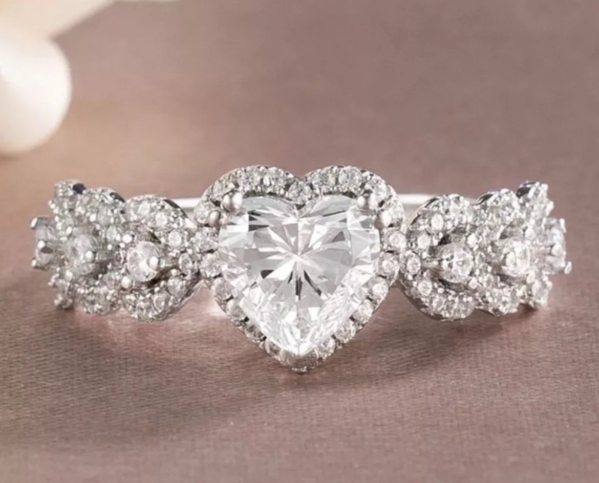 925 Women’s Size 8 Lab Diamond Heart halo ring