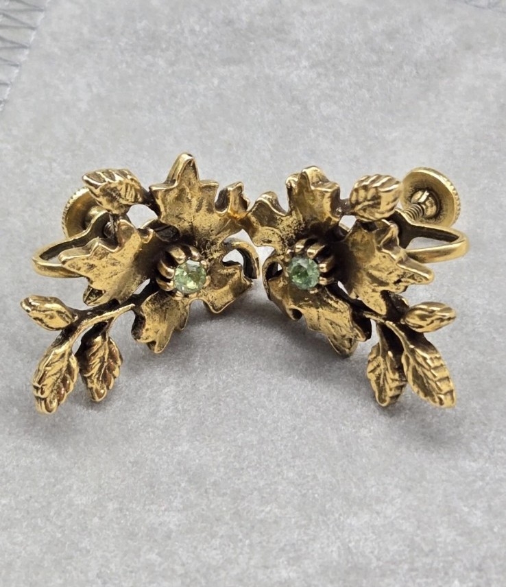 Vintage Coro Screwback Earrings Goldtone Floral Design With Green Rhinestones