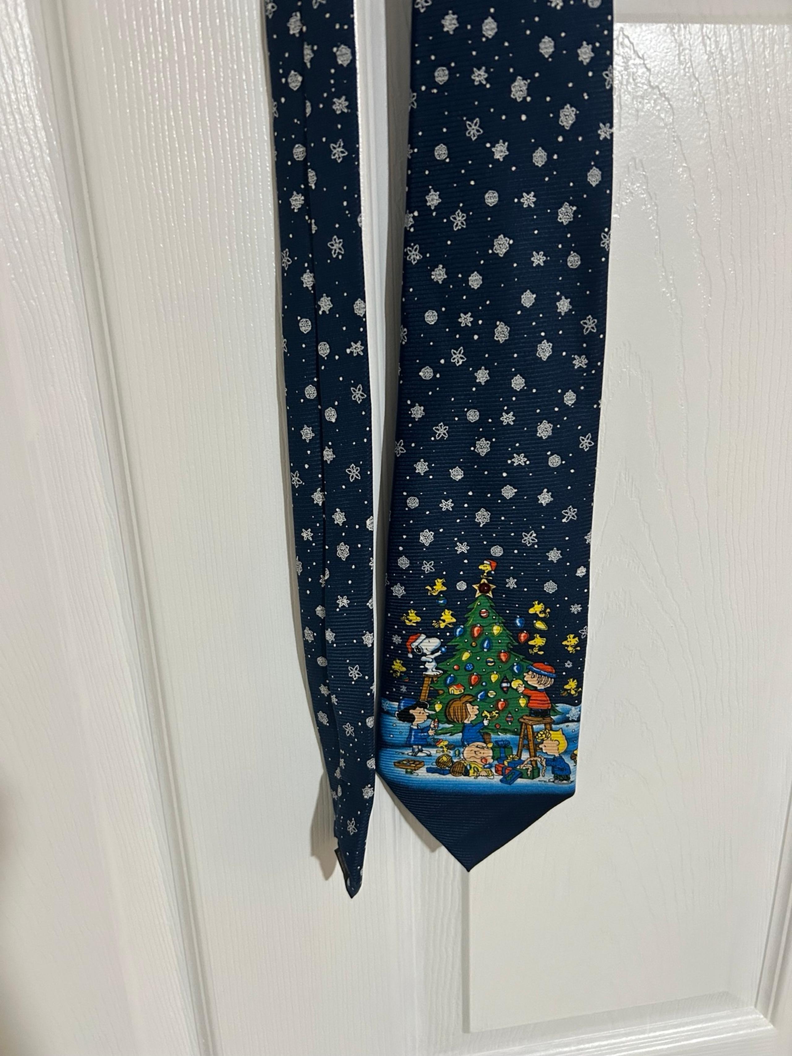 Men’s peanuts snoopy Charlie Brown Christmas winter tie navy
