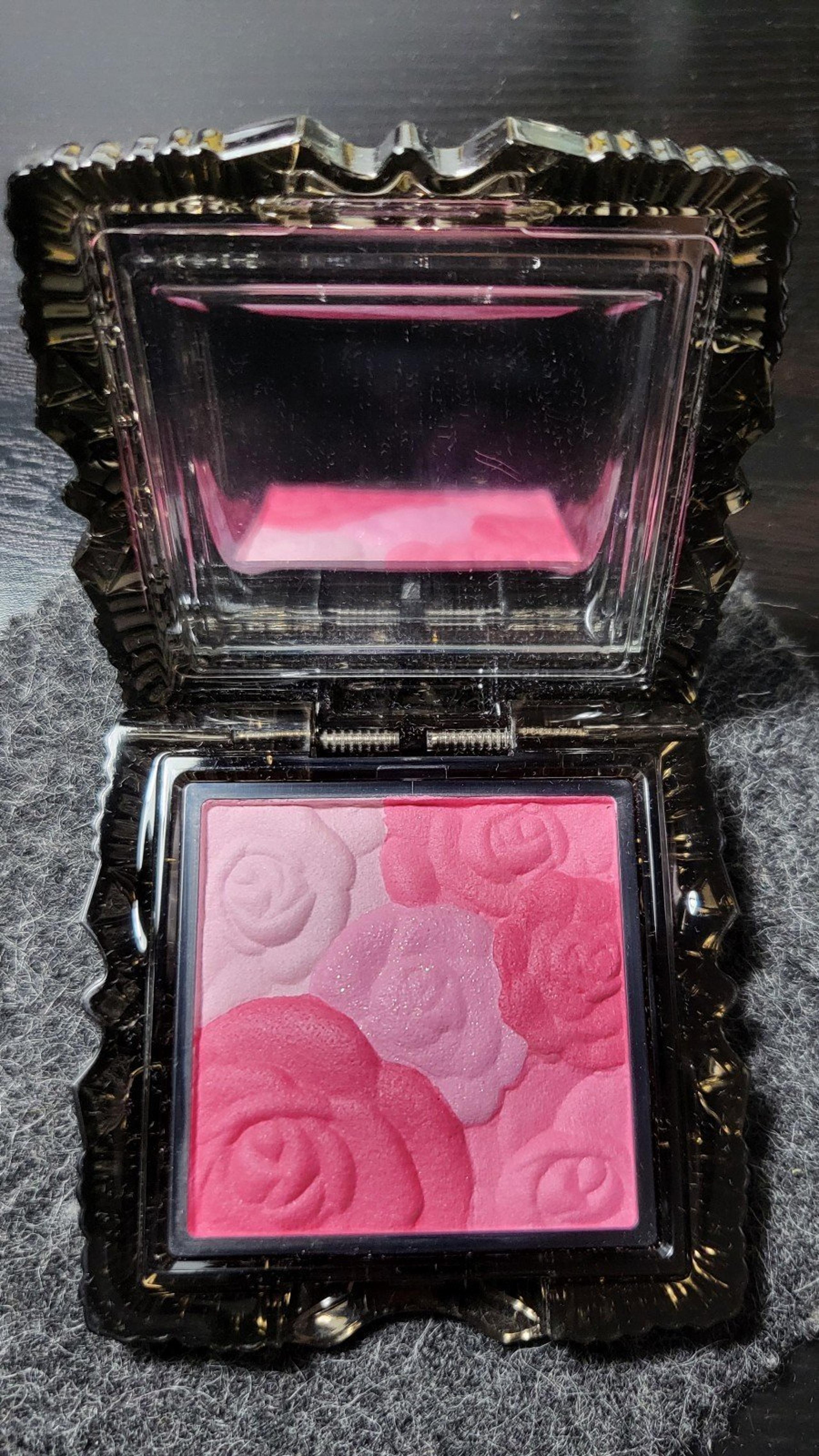 Anna Sui rose cheek color n 300