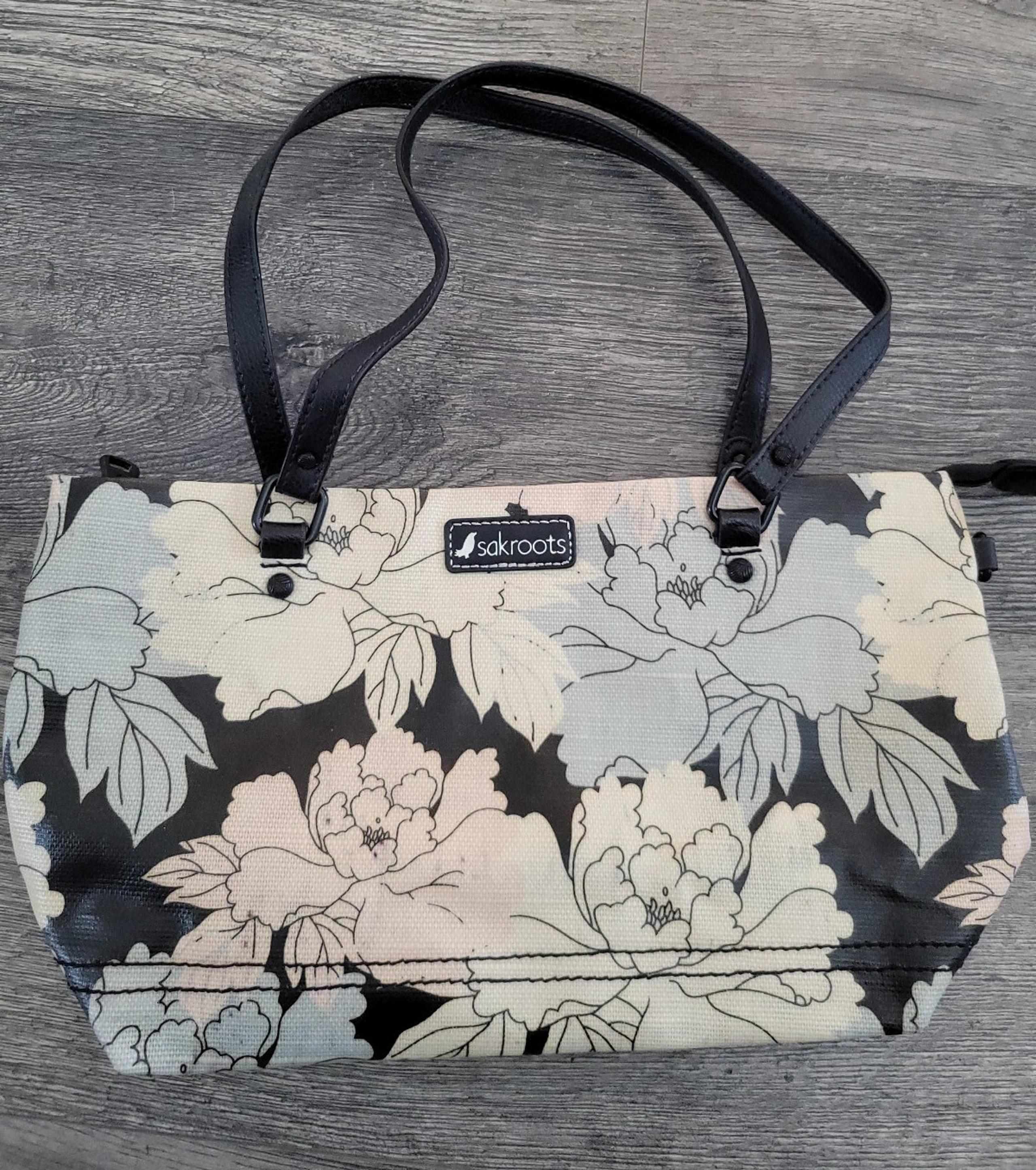 Sak Roots Black Peony Pastel Totebag
Purse Top Zip Closure
