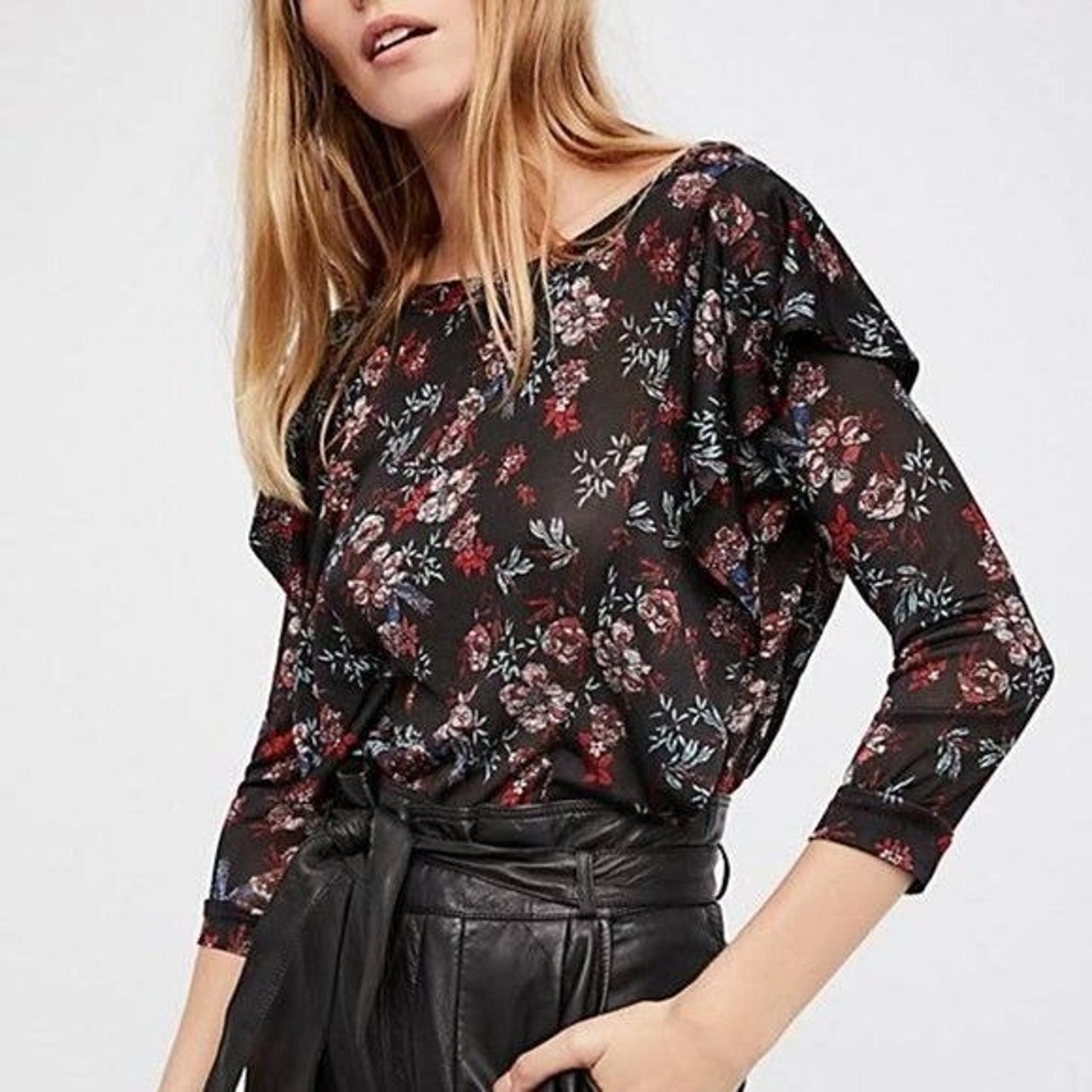 FREE PEOPLE Women's Casual Floral Knit Top Size XS New With Tags