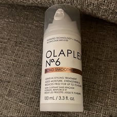 NEW OLAPLEX No.6 Bond Smoother is a velvety, leave-in styling treatment that red