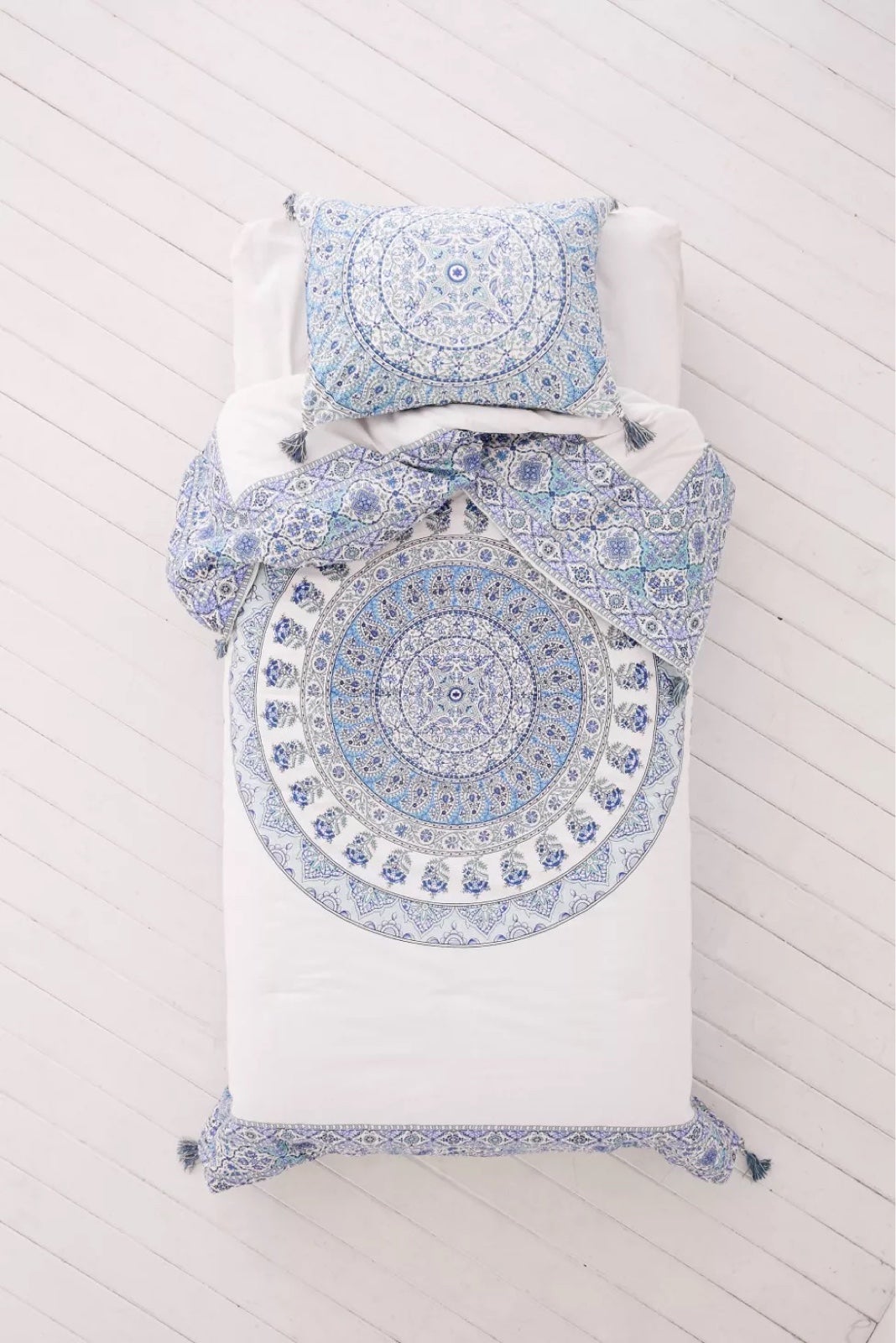 Urban Outfitters x Magical Thinking Devi Medallion Twin/Twin XL Comforter Set