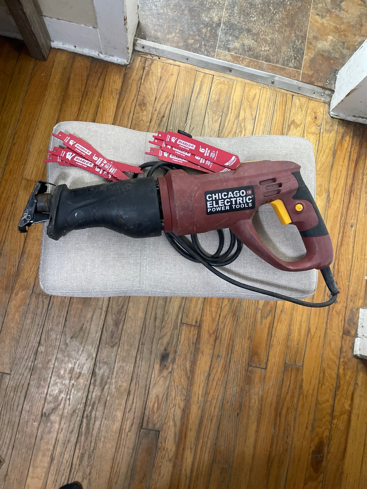 Chicago Electric Reciprocating saw with 6 brand new blades