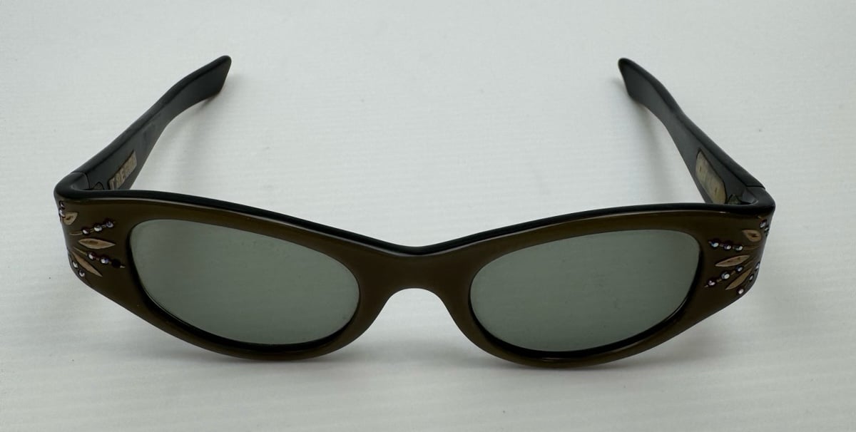 VTG Tressa John’s on Cat Eye Sunglasses Jeweled Green With Black Interior READ