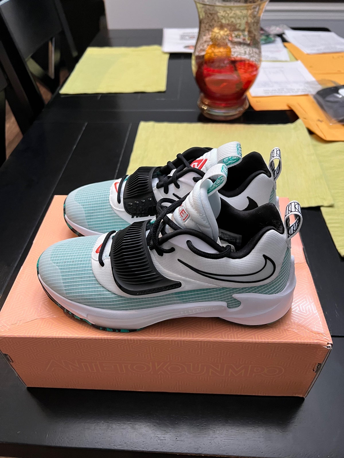 Nike Giannis Zoom Freak 3 Size 6.5Y New