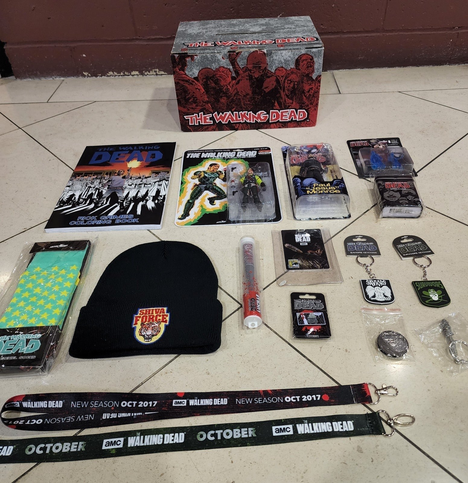 TWD The Walking Dead Zombie Unique Collector's Box 16 Items #1