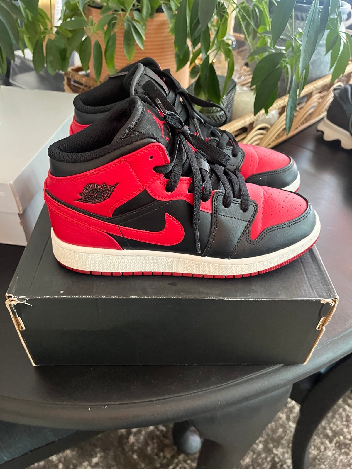 Jordan 1 Banned Bred Mid