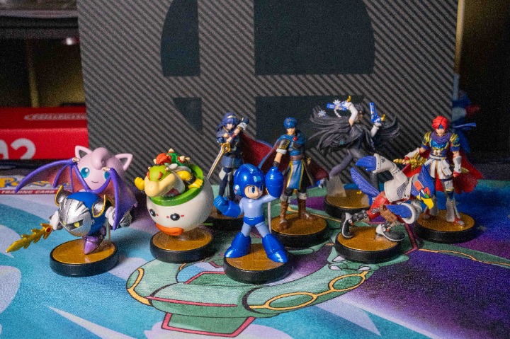 Amiibo LOT Super Smash Bros. Mega Man Meta Knight Fire Emblem Bayonetta Falco