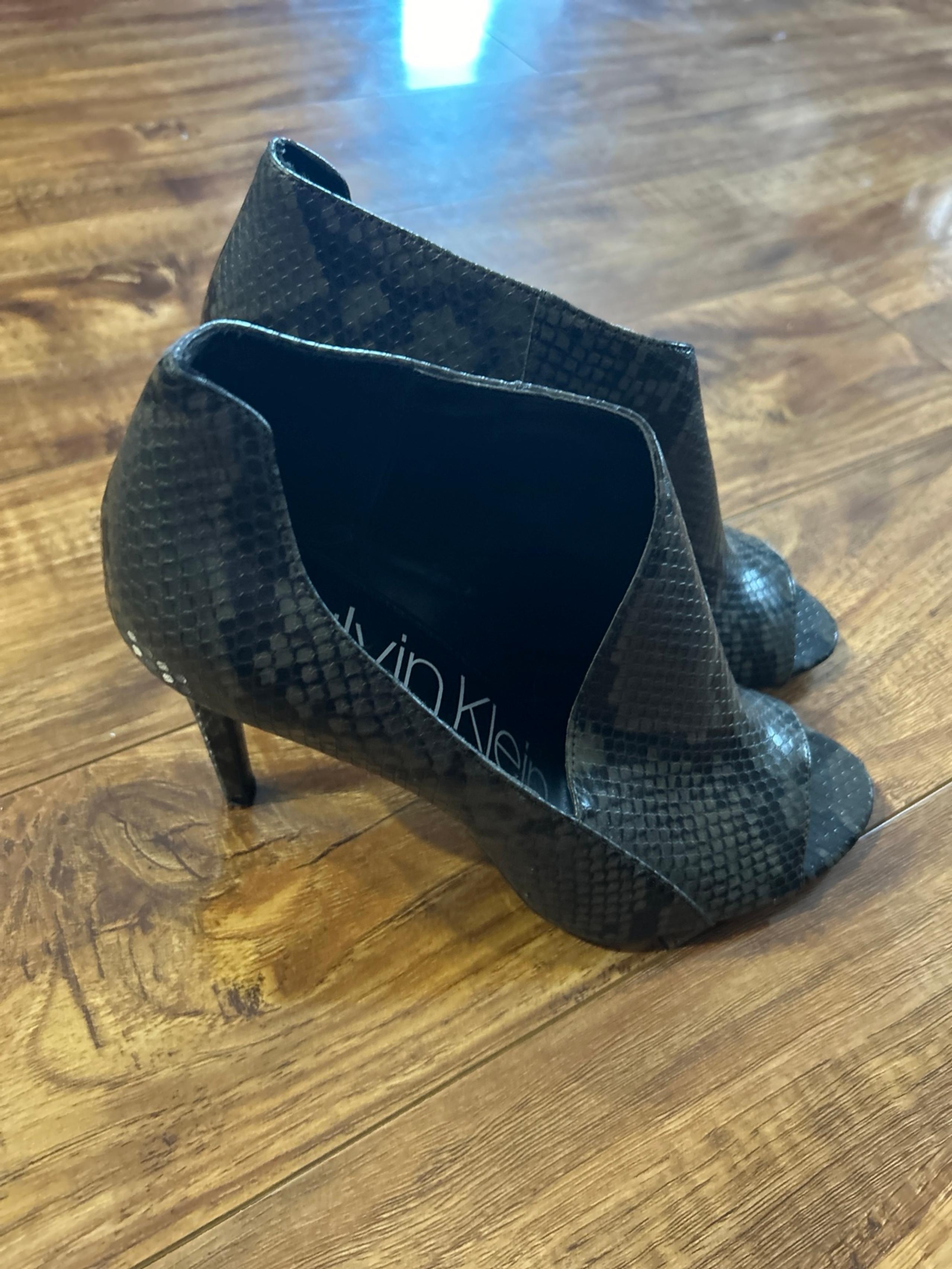 Women’s Clavin Klein Peep Toe Pumps