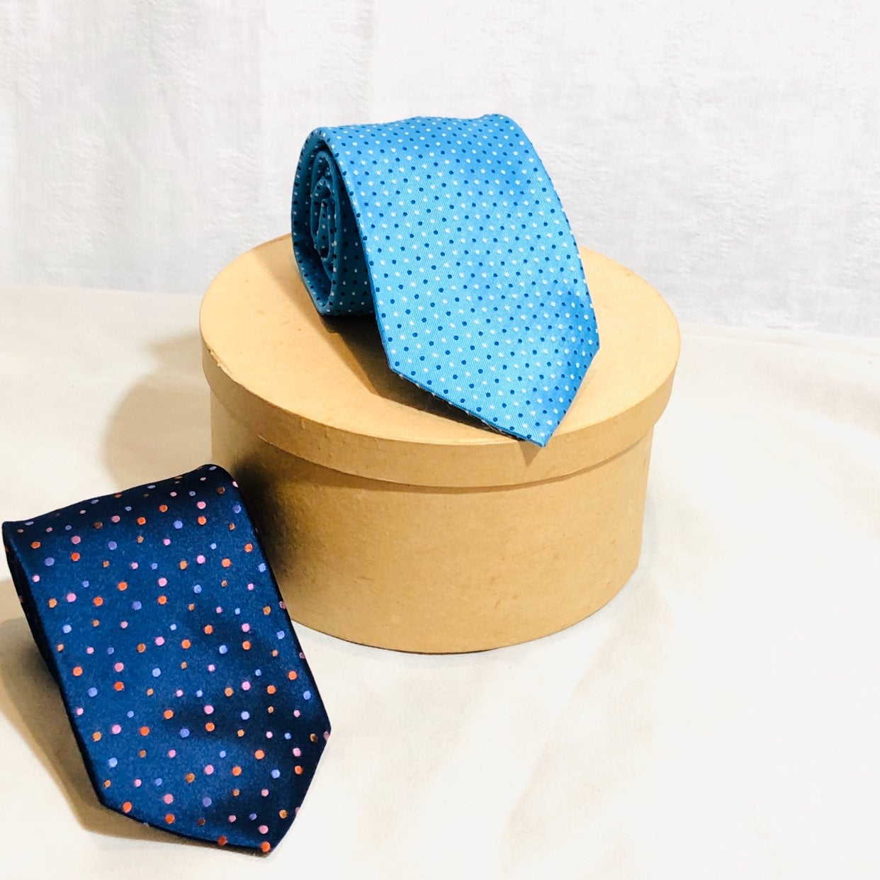Tie lot
