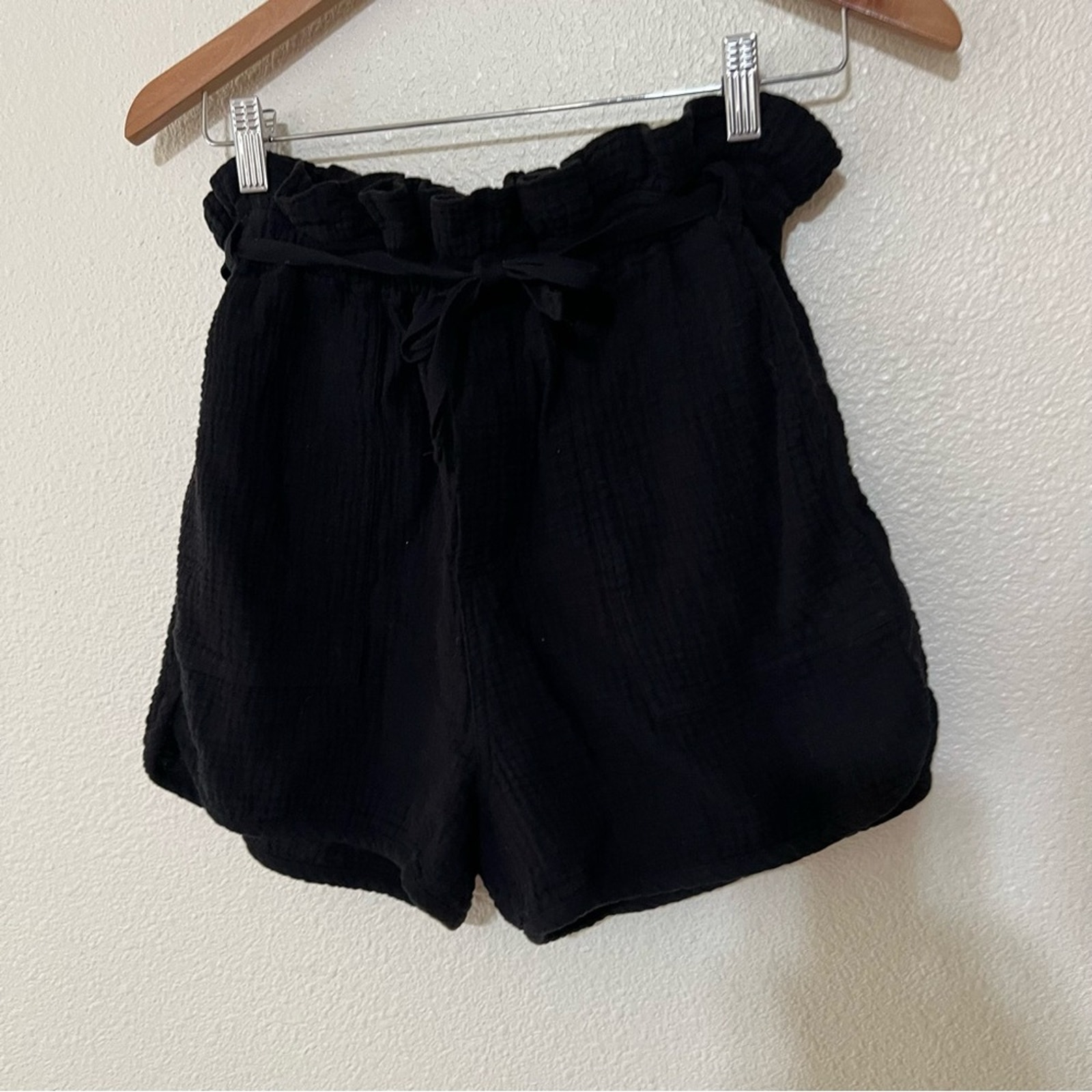 Splendid Ruby black crinkle cotton high rise paper bag shorts S