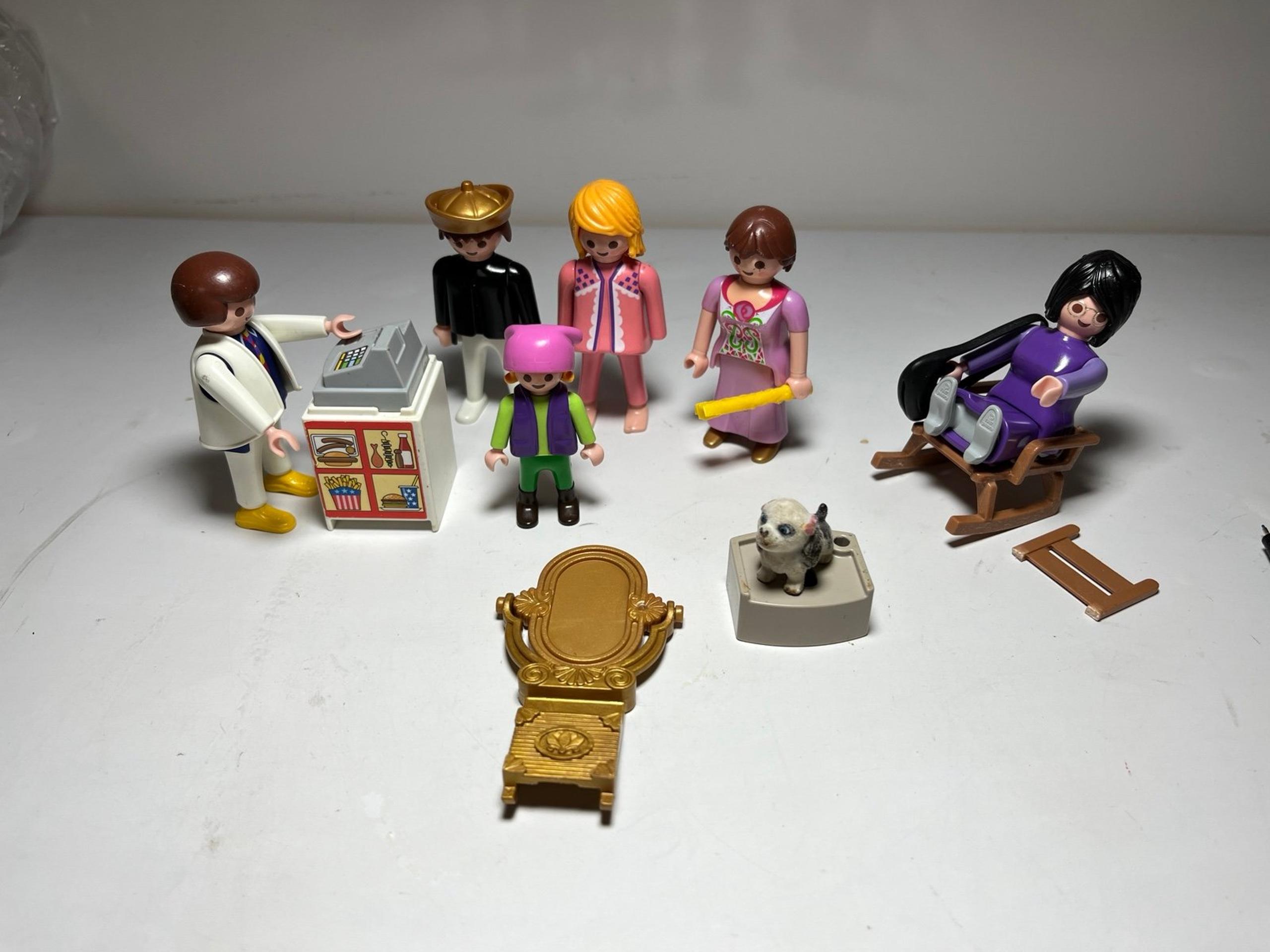 Playmobil figures, cash register, pregnant women, child,