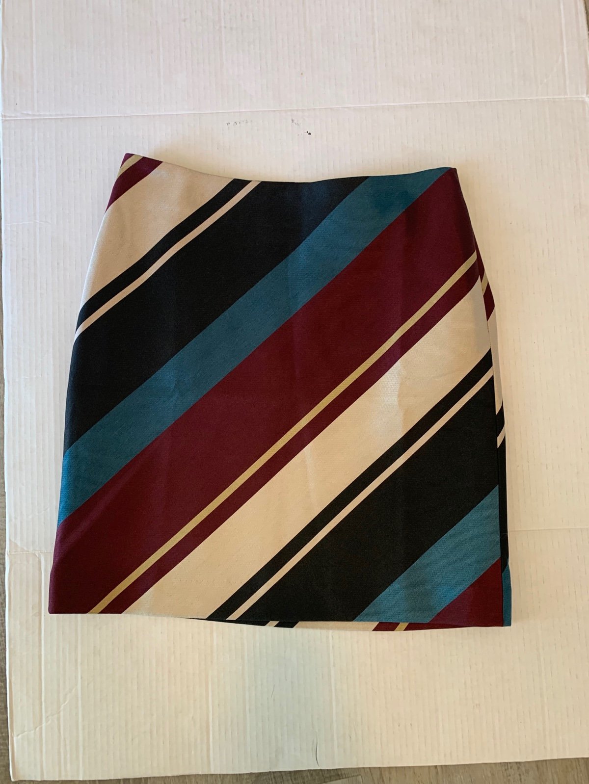 Ann Taylor women’s red & taupe stripes pencil skirt size 4