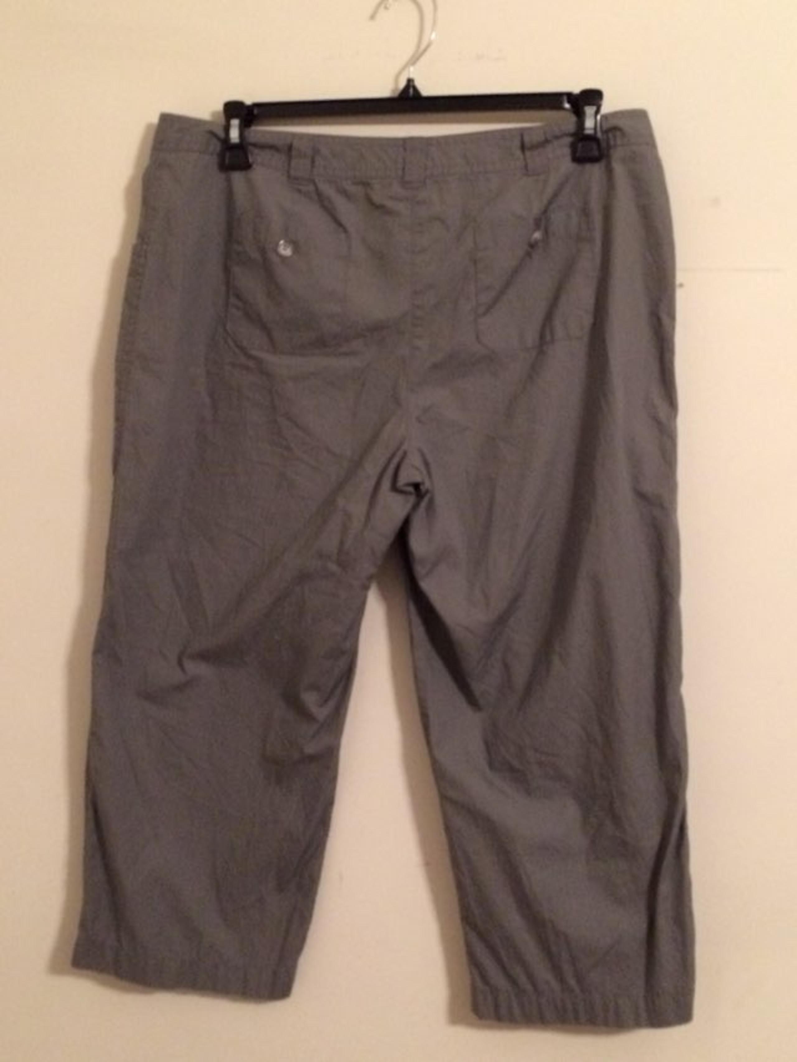 Izod Grey Capris  Sz 14