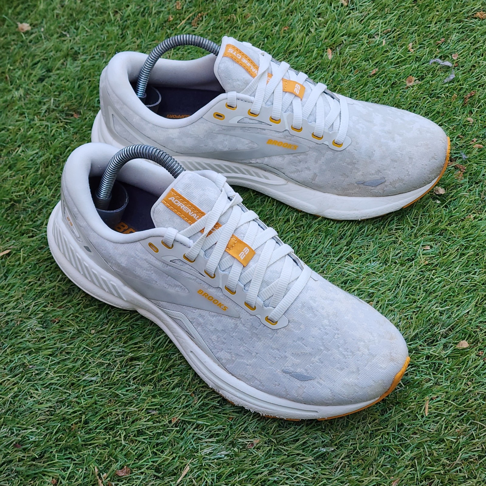 BROOKS ADRENALINE GTS 23 - Women's Sneakers - SIZE 9.5B