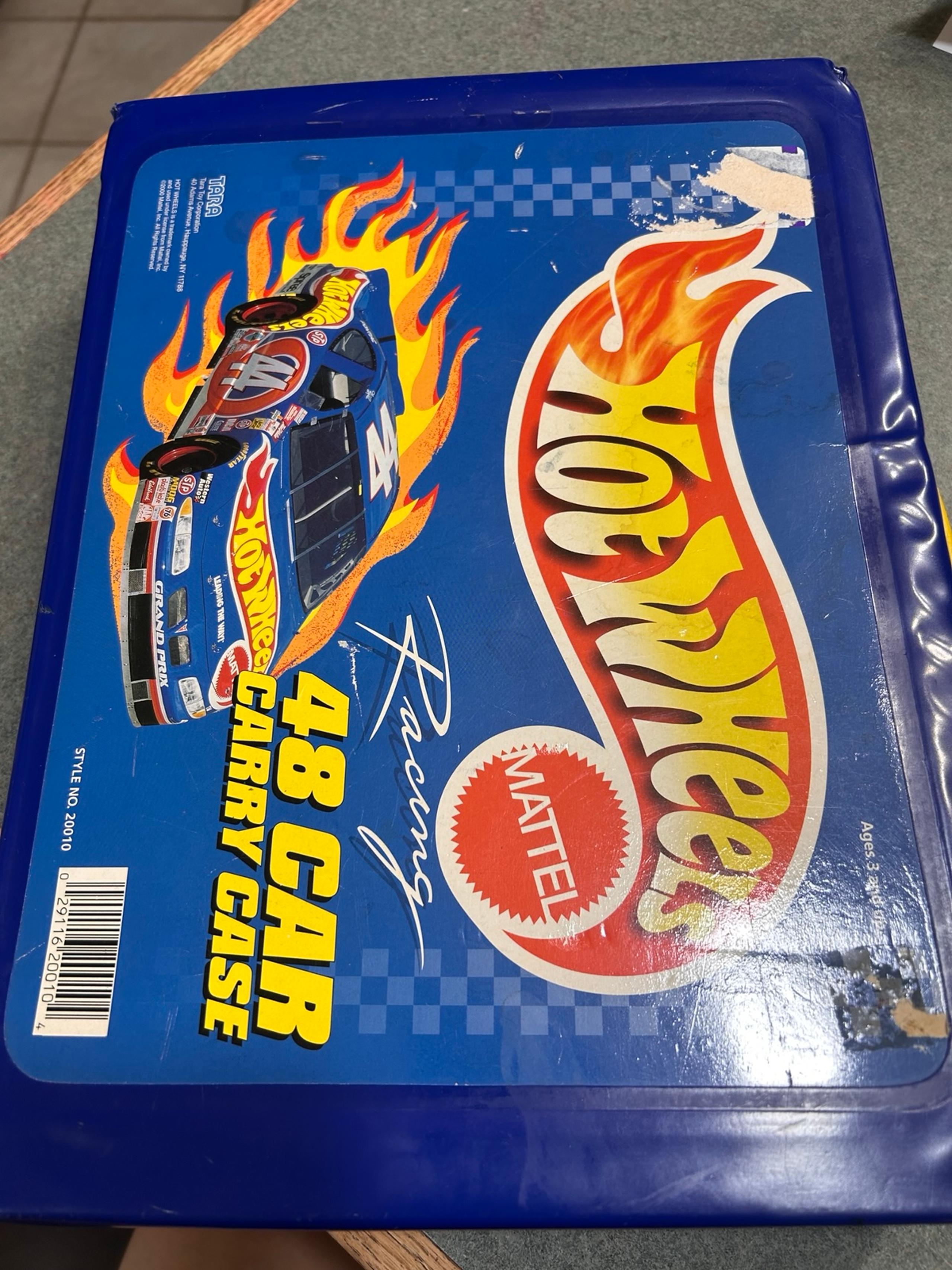 Hot wheels 43 cars with case