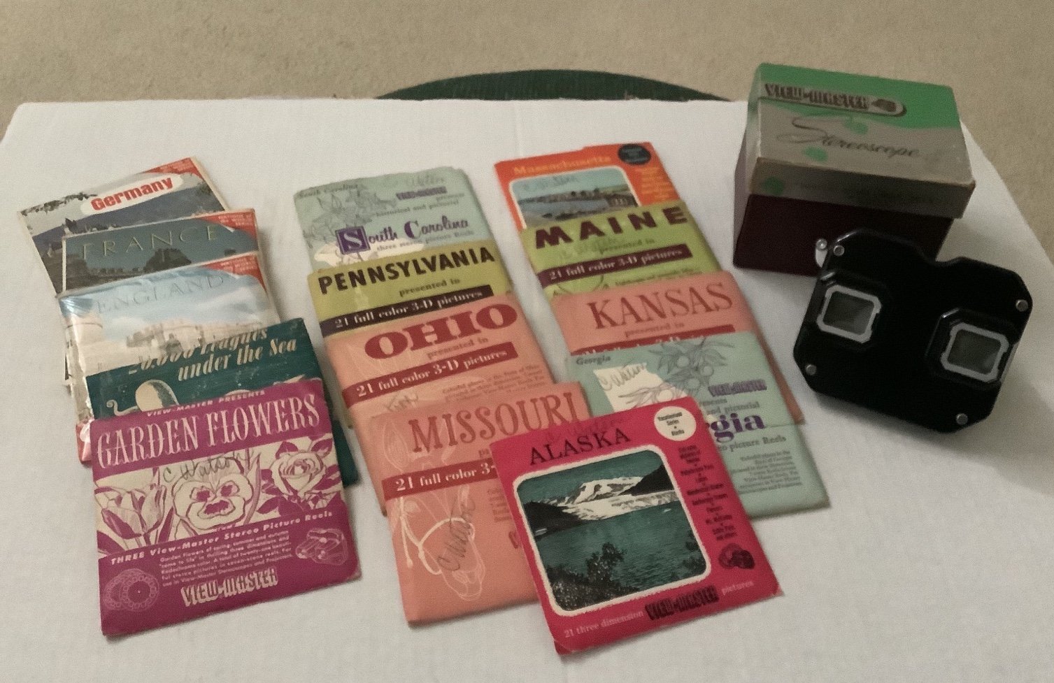 Vintage Sawyer’s View-Master Steroscope plus 43 reels