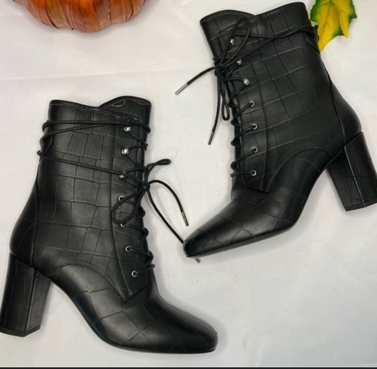 NEW Longchamp Black Leather Crocodile Tie Up Ankle Boots Booties 41 11