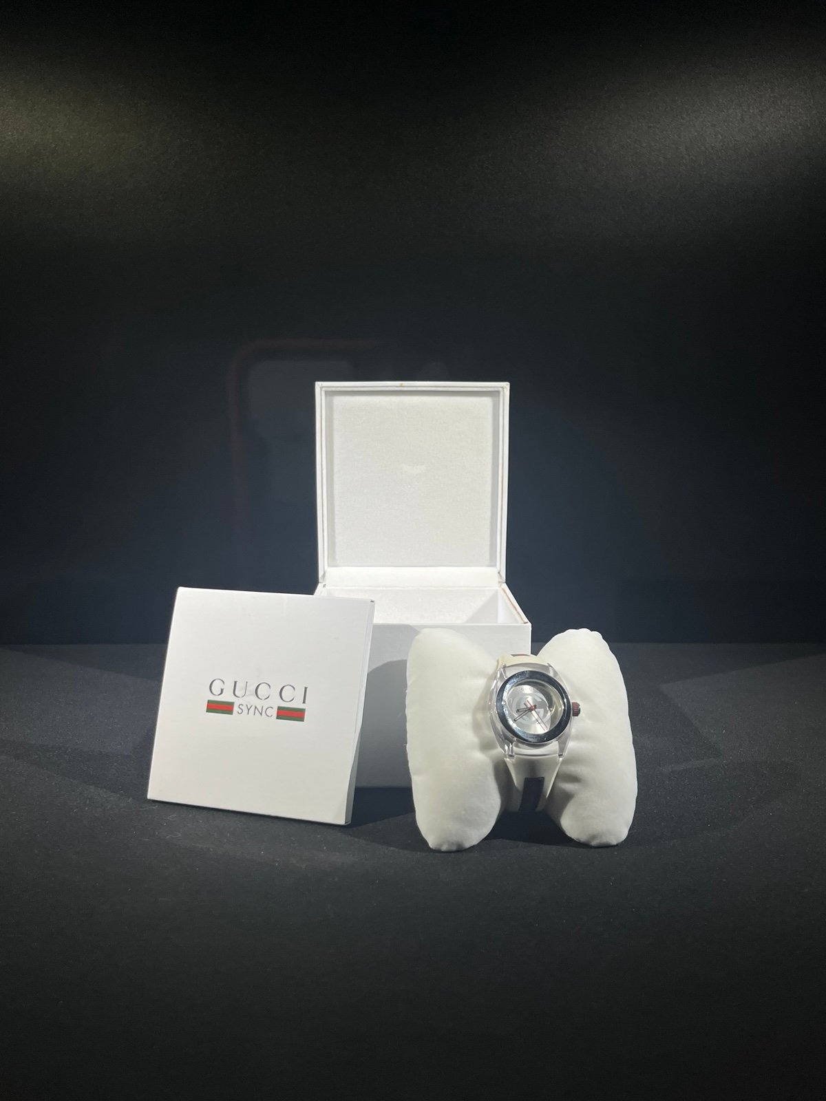 Women’s Gucci Sync Watch (White 137.3)