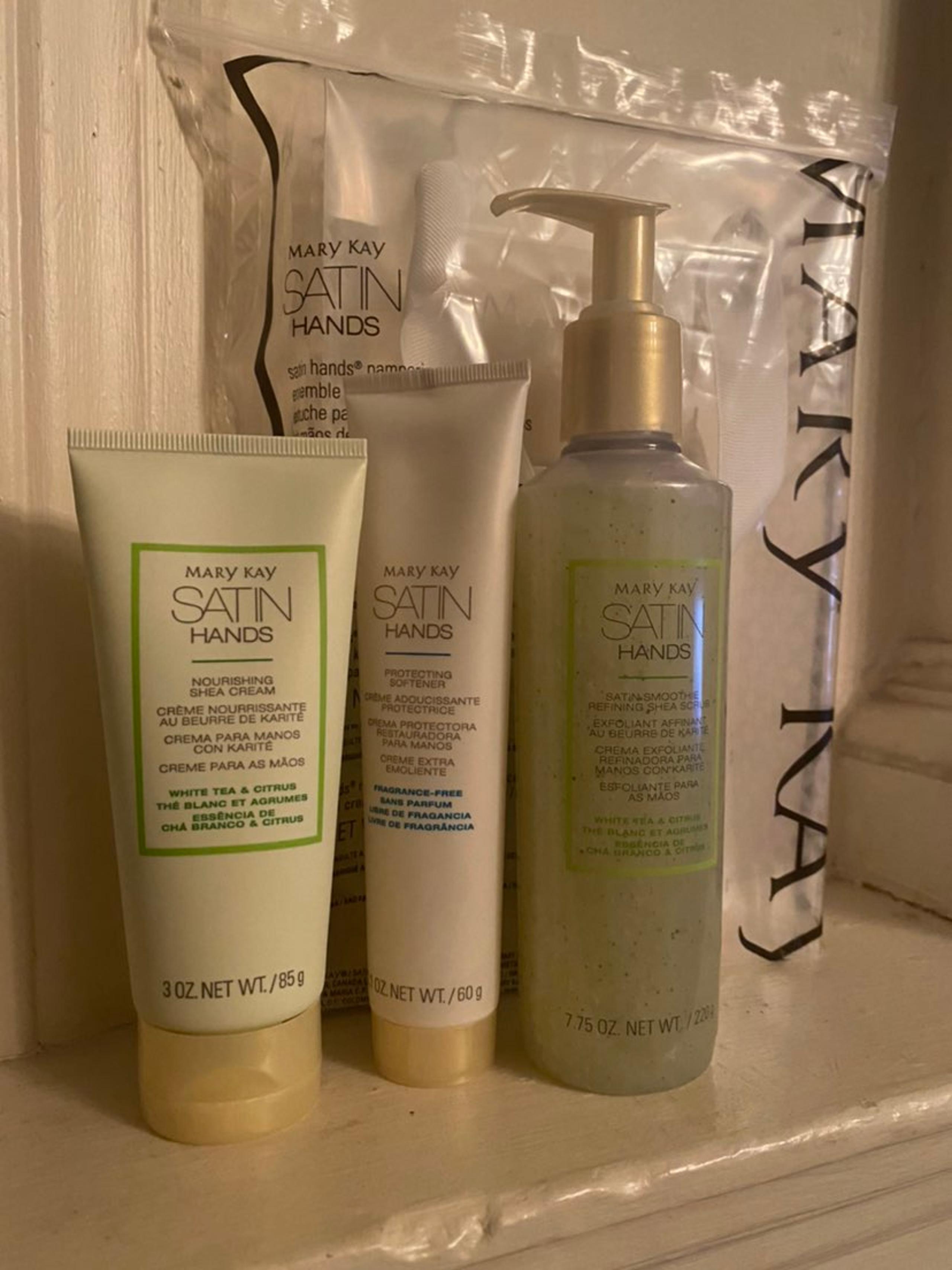 Mary Kay Satin Hands Set