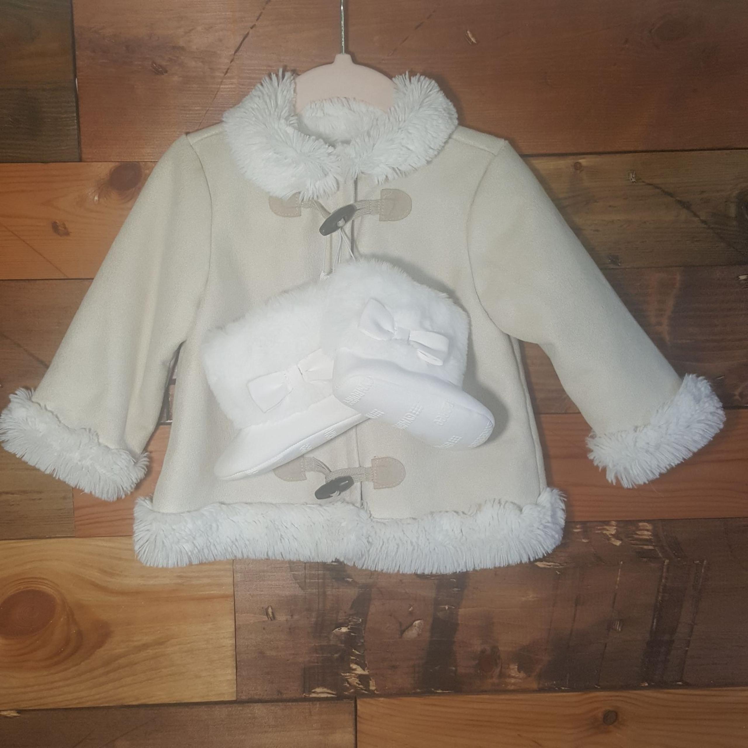 Gymboree faux fur girl coat 12-18 monts