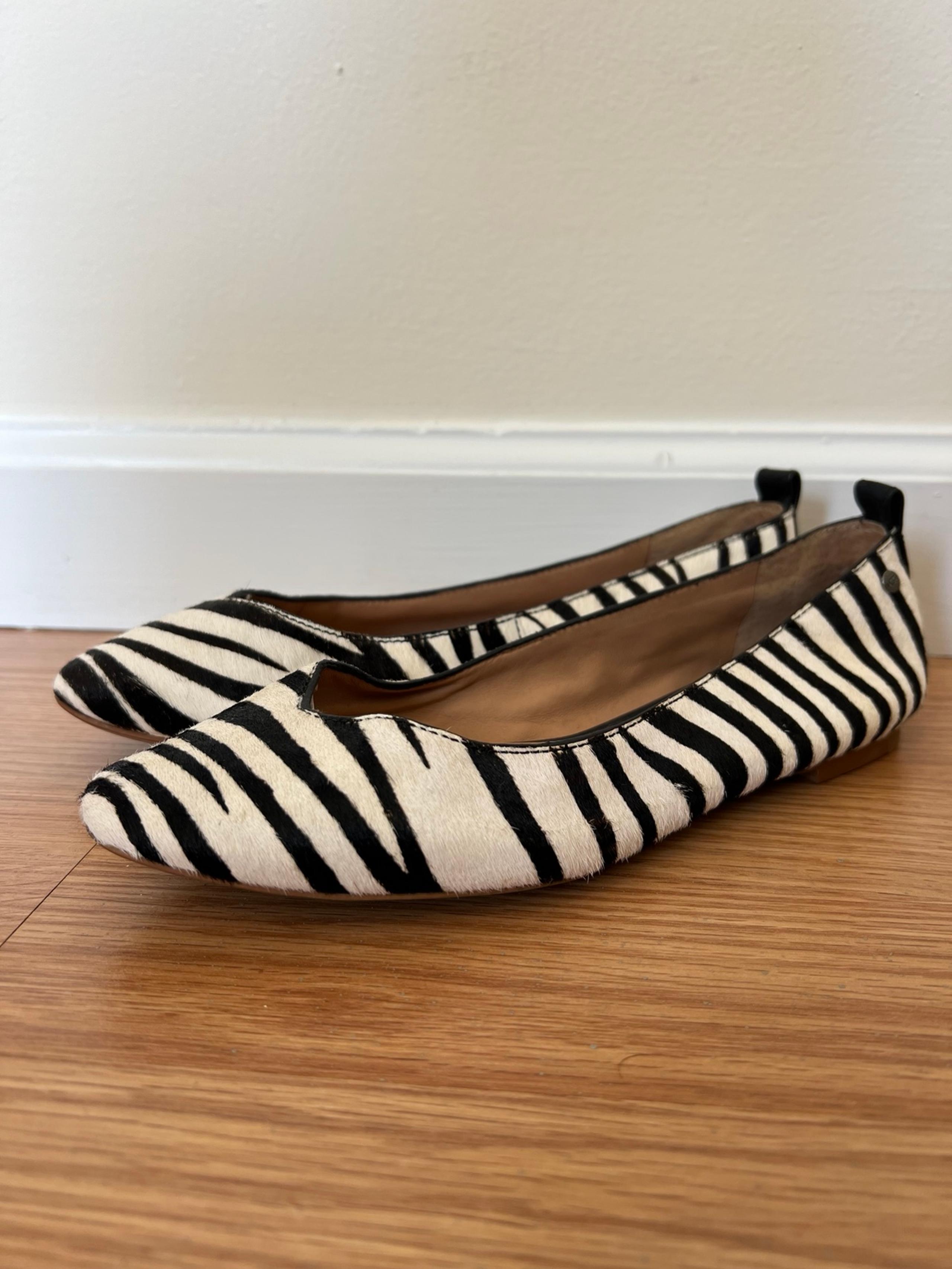 Women’s Ugg Australia flats size: 5