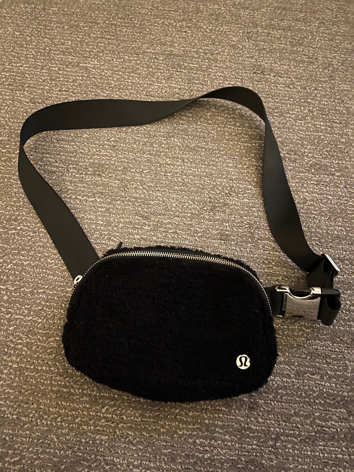 Lululemon black fleece everywhere belt bag