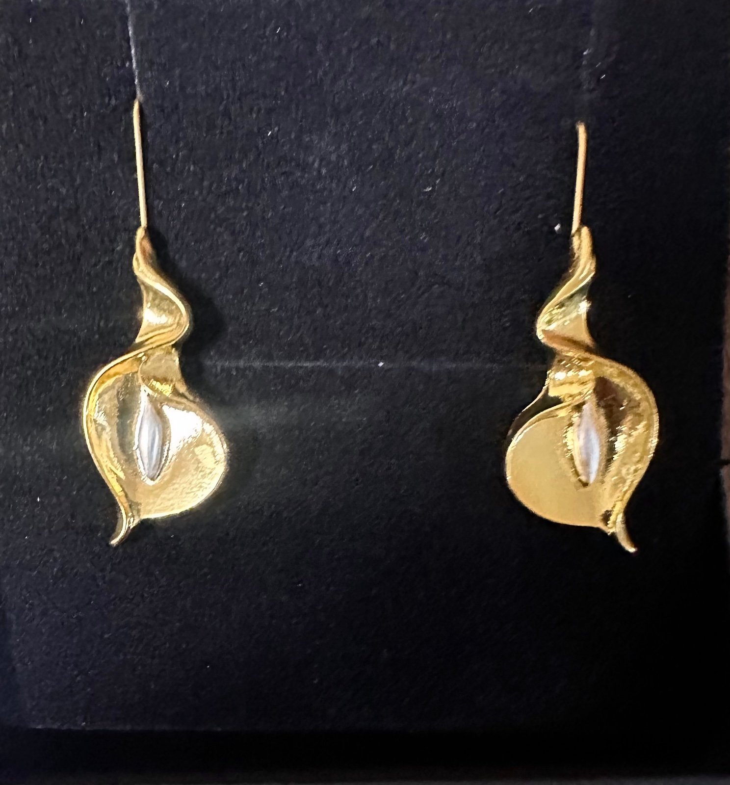 24k gold filled stamped 2” calla lily earrings brand new