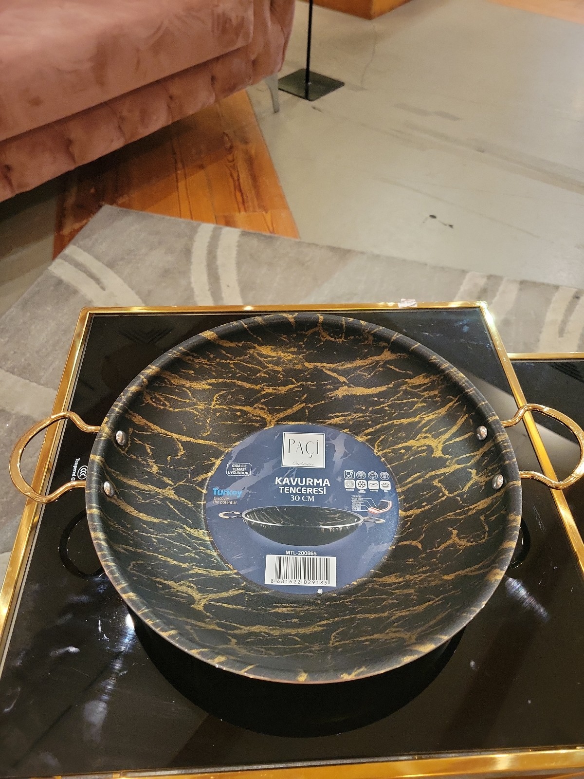Wok pan with gold handle