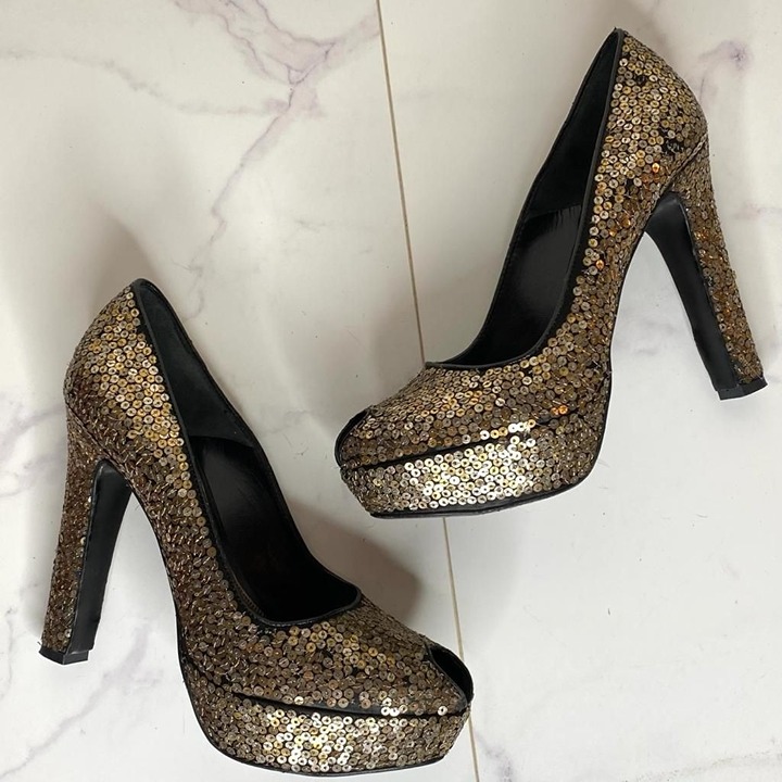 Alexander McQueen Gold Silver Sequin Embellished Peep Toe Heels Platform Pump 38
