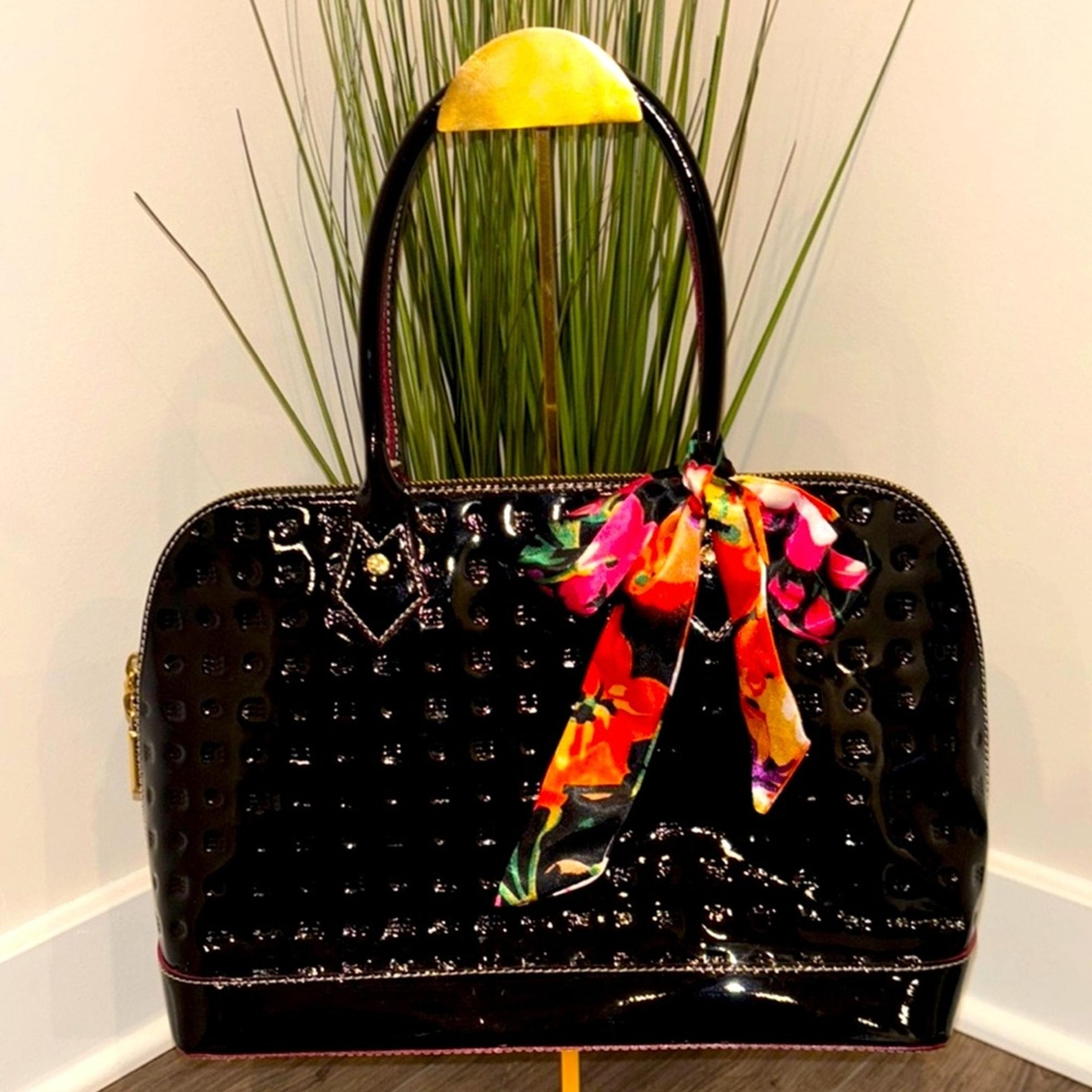 ARCADIA Black Patent Leather Purse w/Twilly, EUC