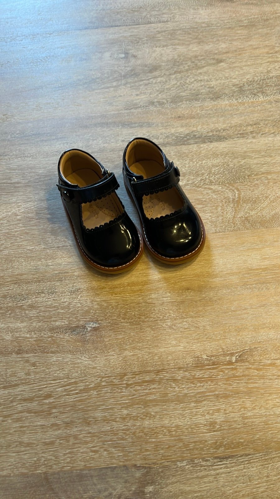 Elephantito navy blue patent leather Mary Jane’s size 6