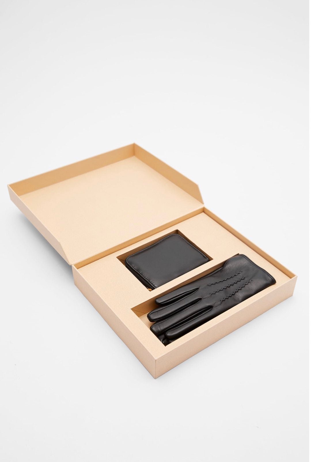 NWT ZARA LEATHER GLOVES AND WALLET SET SIZE L