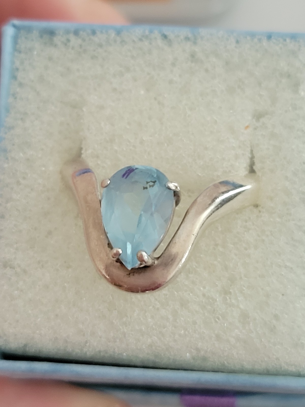 925 Sterli g Silver and Blue Gemstone Ring. Size 8