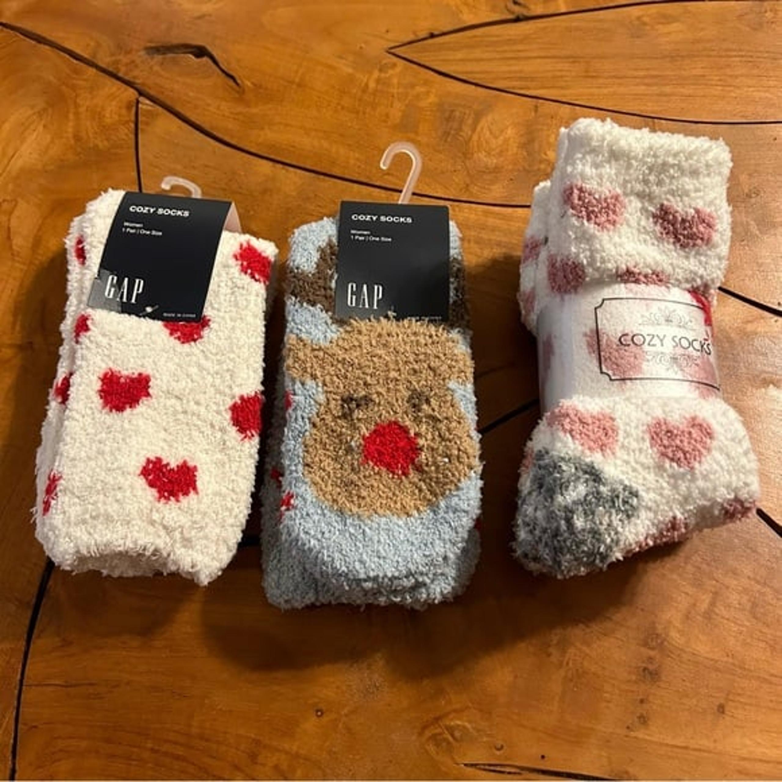 NEW Set of 4 Cozy Socks Valentines Day Hearts / Holiday Fuzzy Cute Soft Teddy