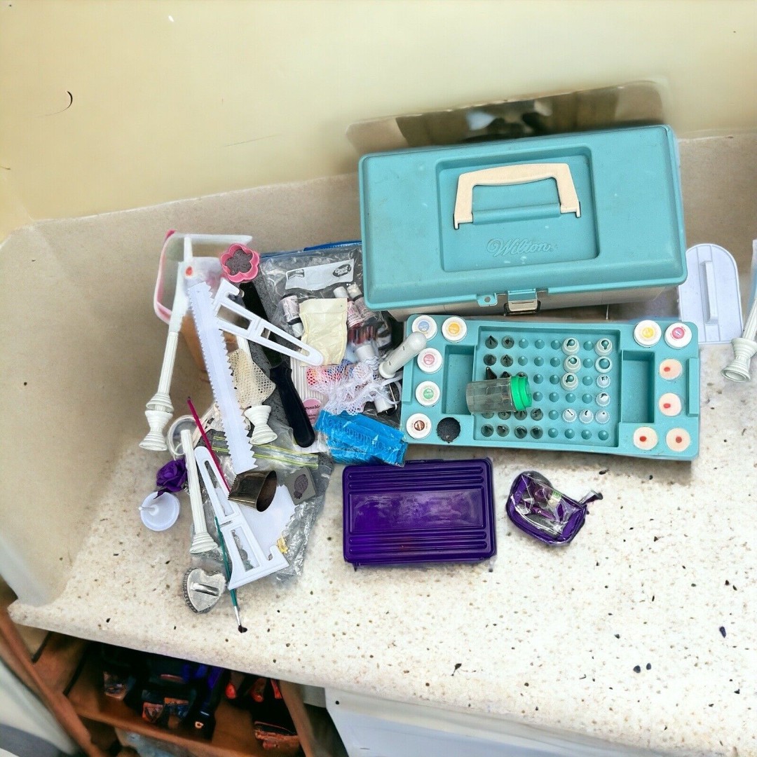 Wilton Huge Lot Tool Caddy Cake Decorating Kit Container Box Tips Couplers More