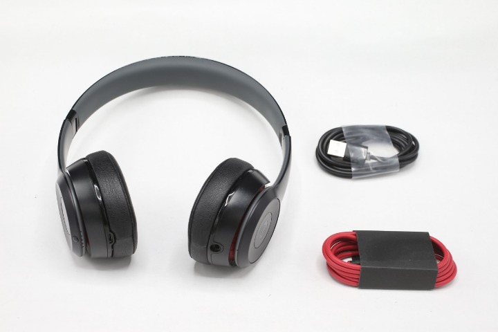 Beats by Dr. Dre solo 3.0 wireless Bluetooth on ear headphone Matte Black