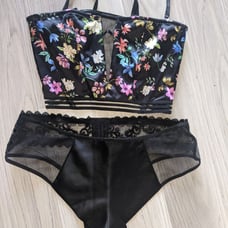 Vs XS strapless bra set