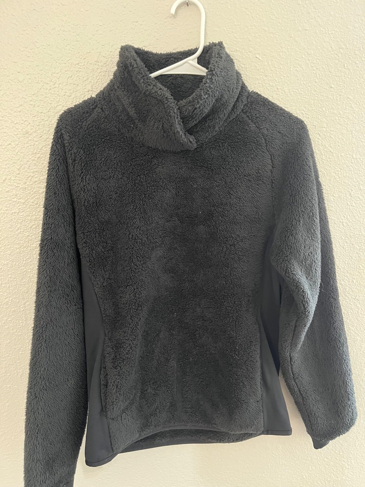 Sherpa pull over (Helly Hanson)